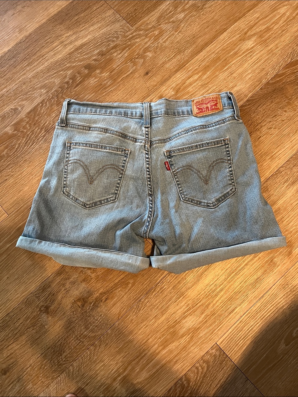 Levi’s Mid Rise Light Blue Denim Shorts - Picture 3 of 7